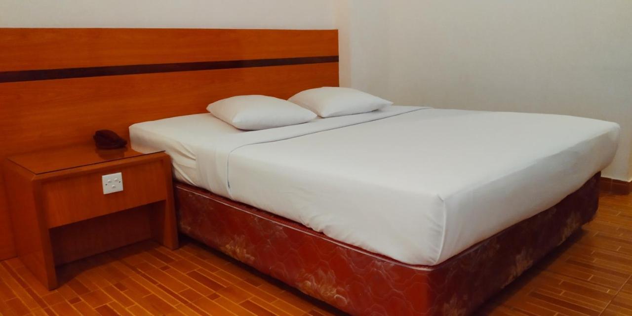 Paradise Hotel Tanjung Pinang Exterior foto